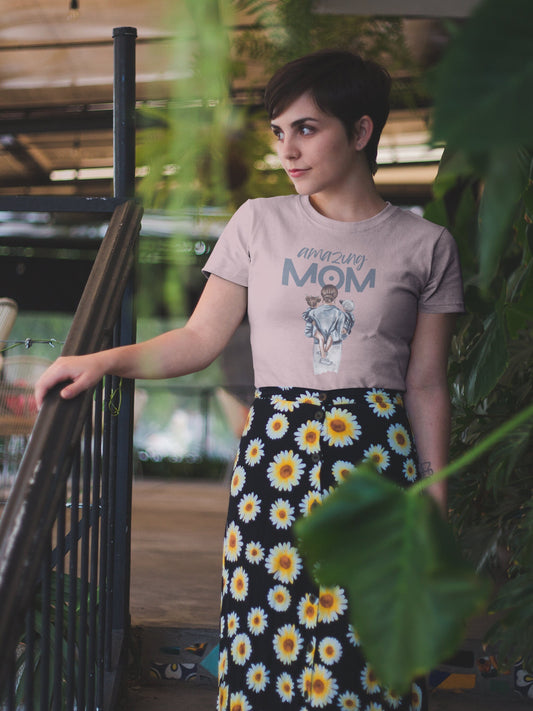 Amazing Mom Women's Favorite Tee